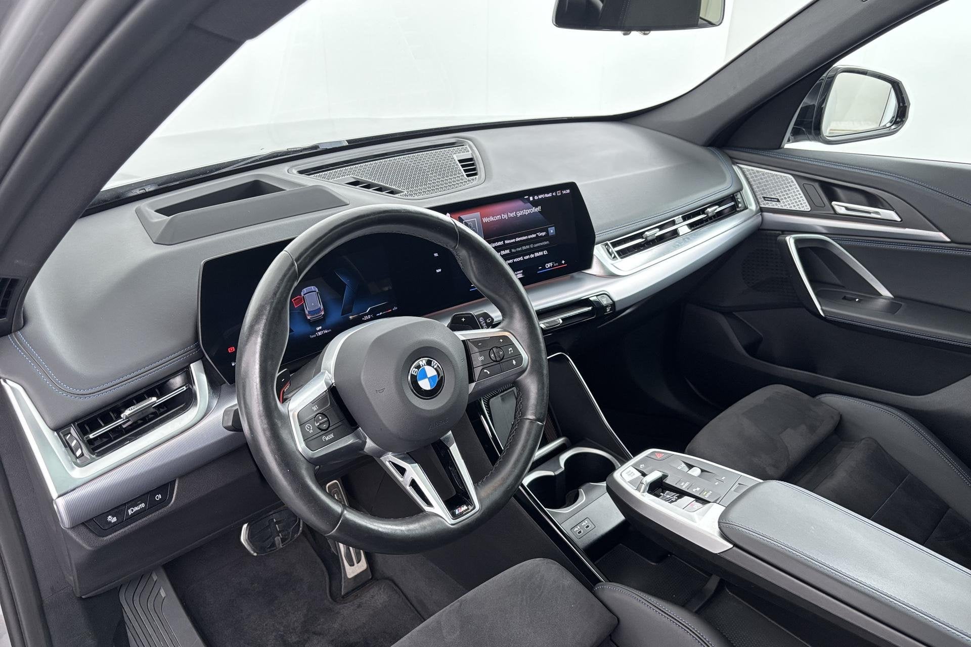 BMW X1 sDrive20i Voluit genieten met een schat aan luxe en r, Auto's, Origineel Nederlands, Bedrijf, 3 cilinders, 170 pk
