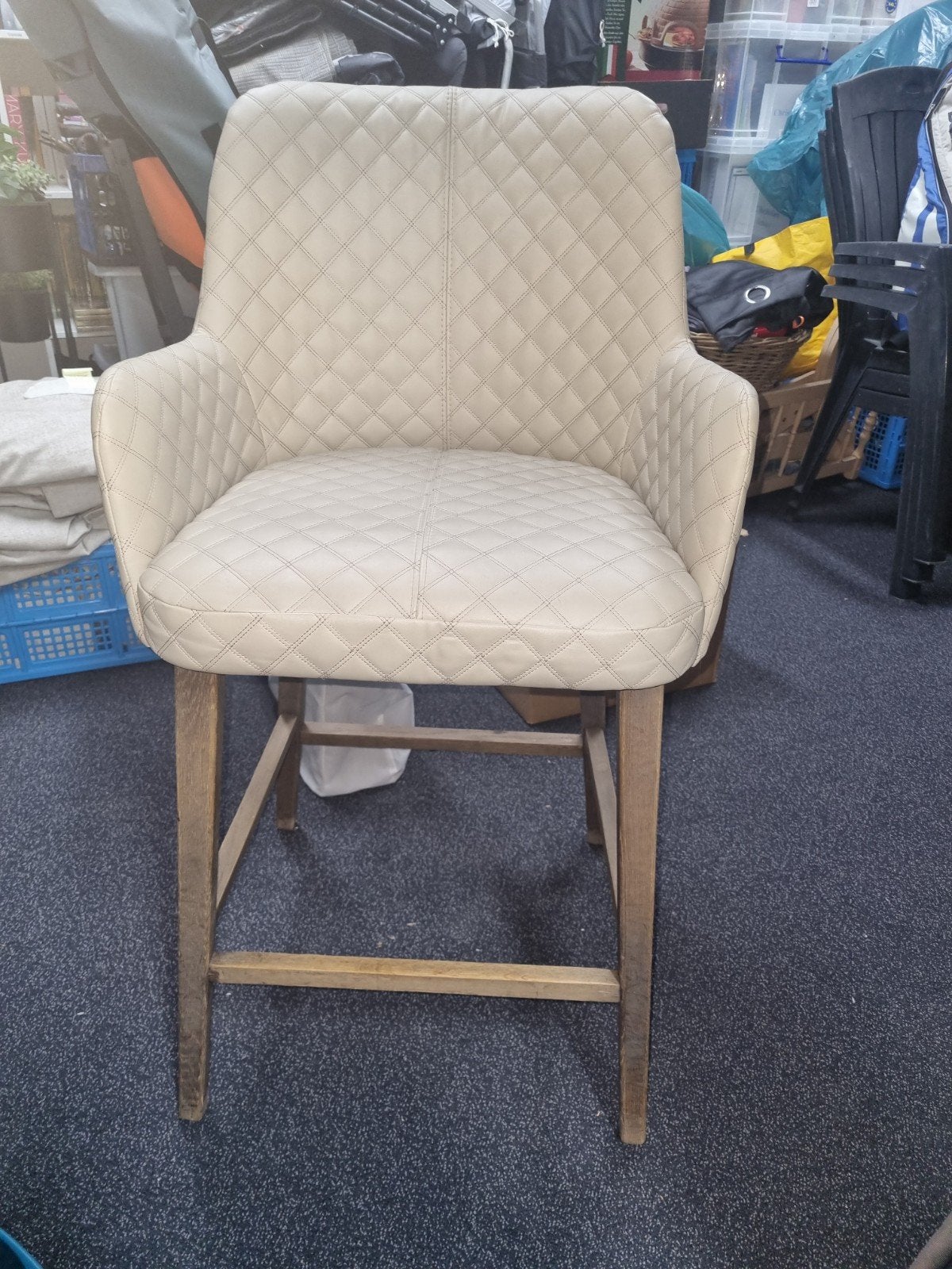 Stijlvolle barstoel met gecapitonneerde zitting, Ophalen of Verzenden, 60 tot 90 cm