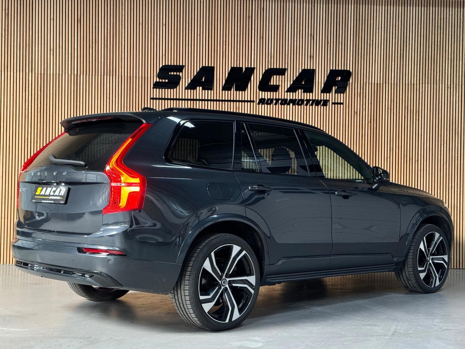 Volvo XC90 2.0 T8 Recharge AWD R-Design LONG RANGE|PANO|LUCH, Gebruikt, 4 cilinders, 1969 cc, Verwarmde buitenspiegels