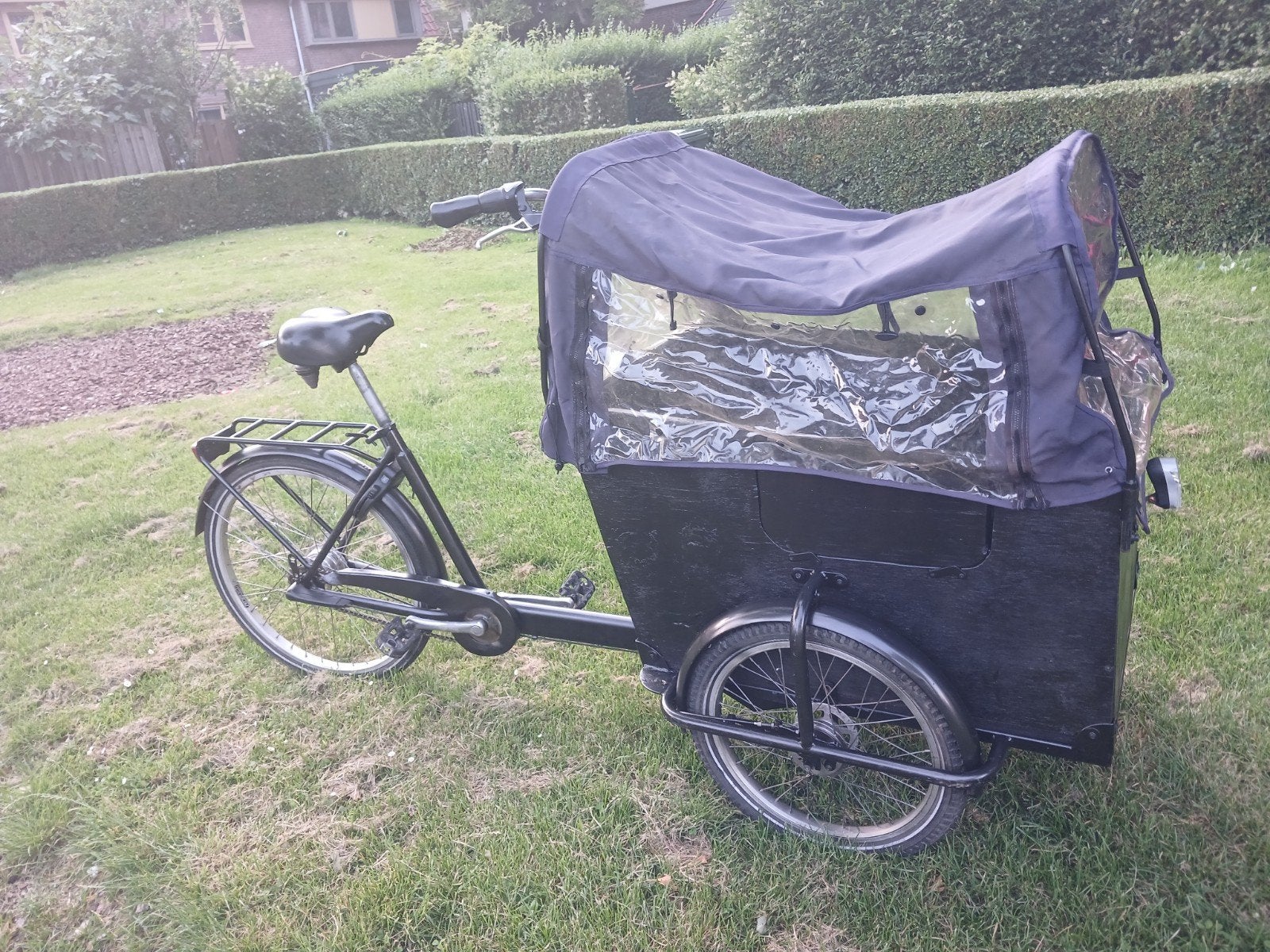 Bakfiets met hoes, recent geverfd en hout vervangen, Fietsen en Brommers, Ophalen
