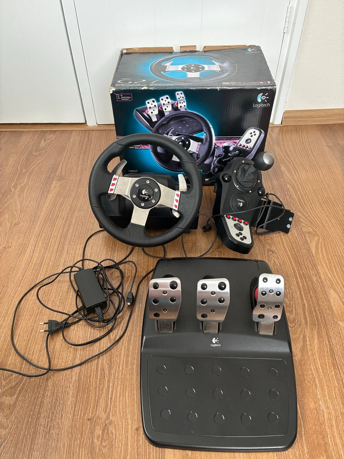 Logitech G27 Racestuur met pedalen en shifter, Racestuur, Gebruikt, Force feedback, Ophalen of Verzenden
