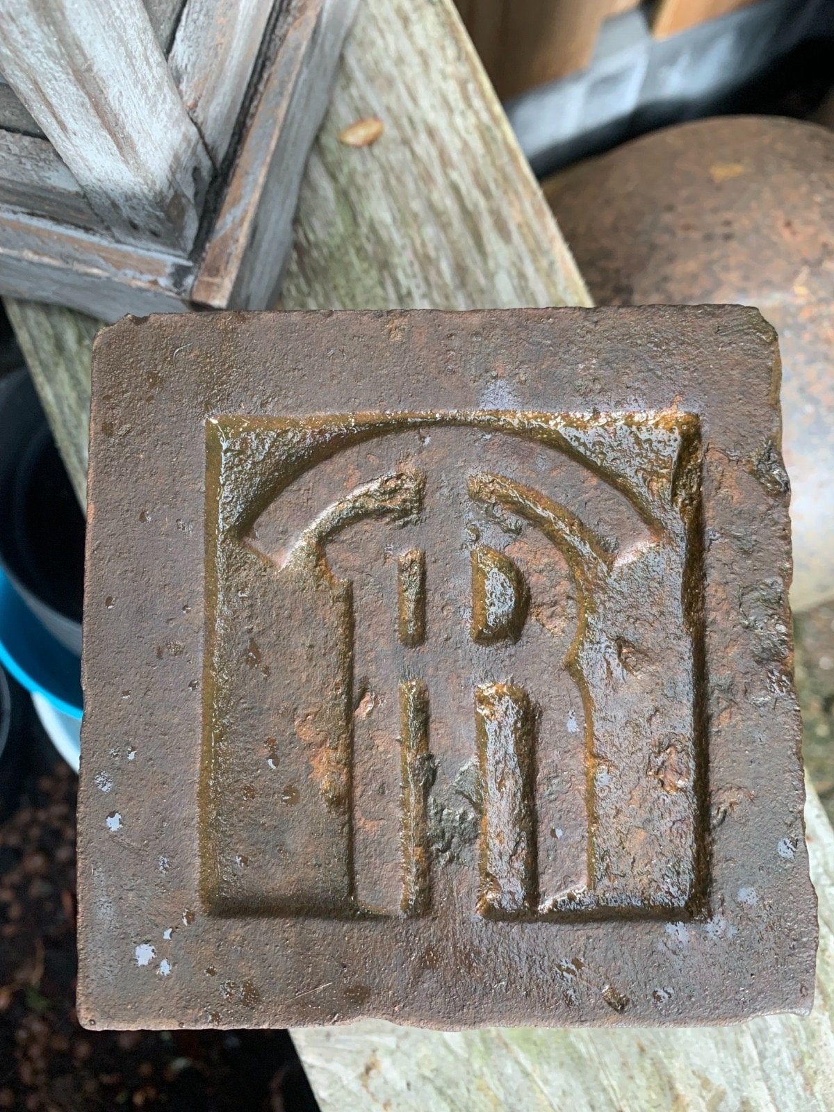 Antieke PTT-stoeptegel (kabelmarkering), Ophalen