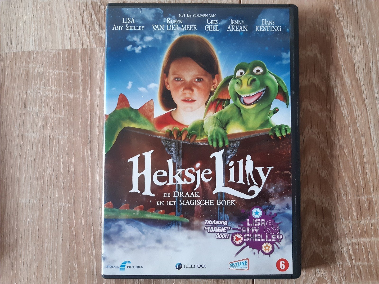 DVD Heksje Lilly: De Draak en het Magische Boek, Avontuur, Alle leeftijden, Ophalen of Verzenden, Zo goed als nieuw