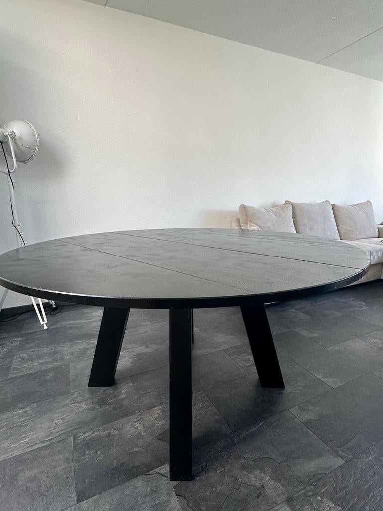 Stijlvolle Zwarte Ronde Tafel, Gebruikt, Rond, Ophalen of Verzenden, Vijf personen of meer