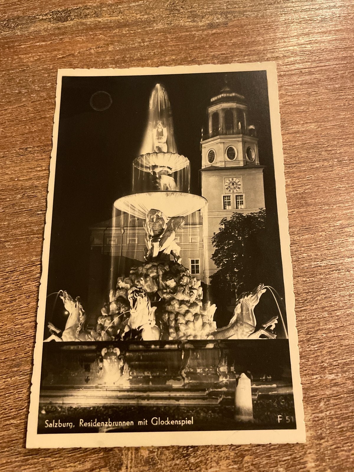 Oude ansichtkaart Salzburg, Residenzbrunnen met Glockenspiel, Ophalen of Verzenden, 1940 tot 1960, Gelopen, Oostenrijk