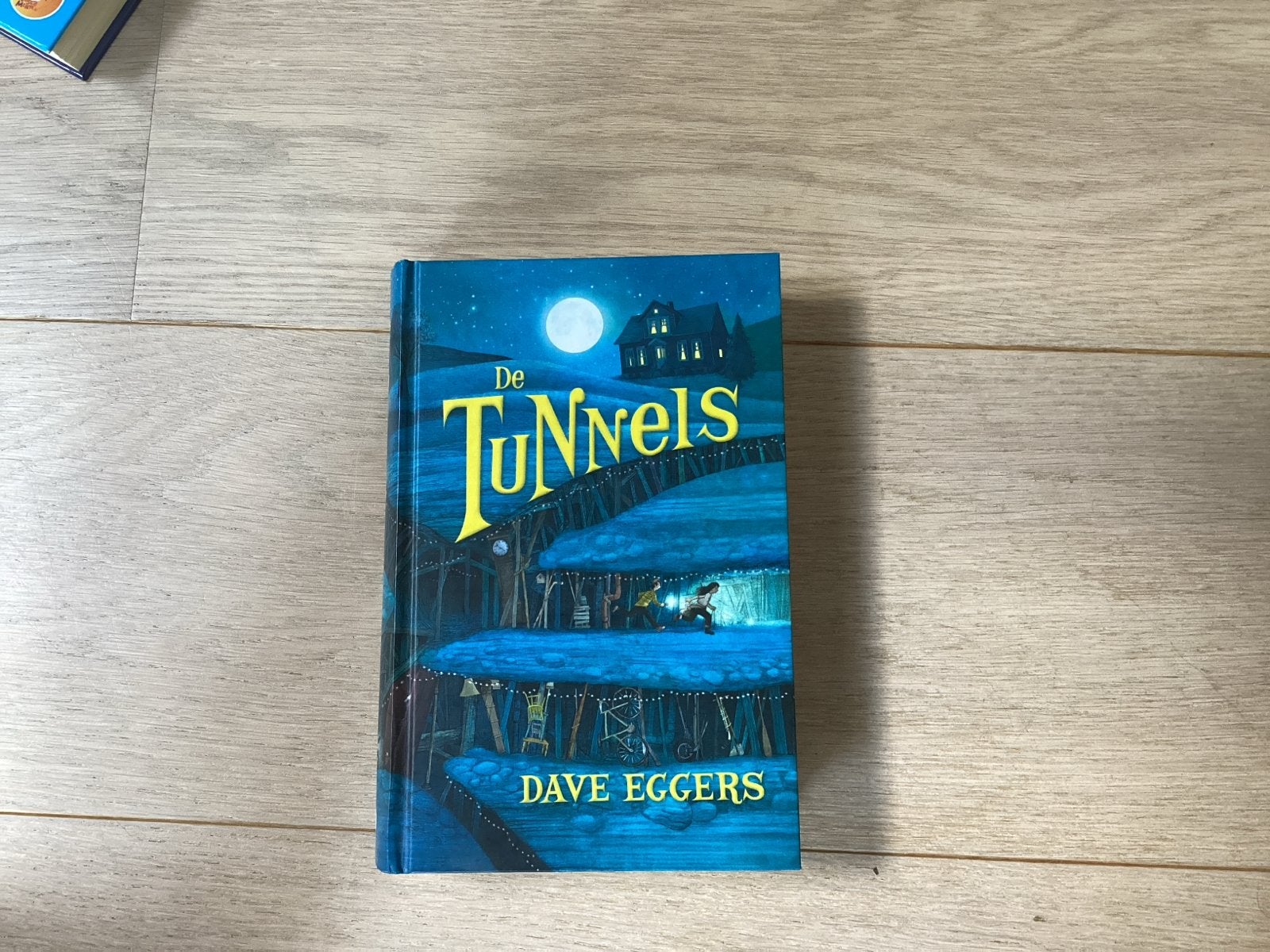 De Tunnels - Dave Eggers (Jeugdboek), Ophalen of Verzenden, Zo goed als nieuw, Fictie