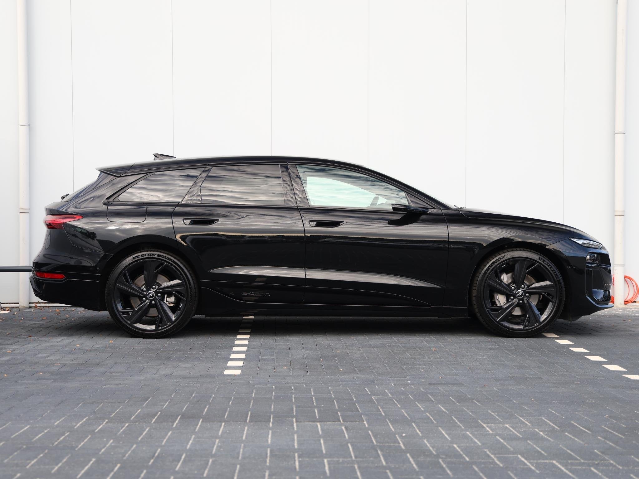 Audi A6 Avant S edition performance 100 kWh 367pk | Panorama, Auto's, Achterwielaandrijving, Gebruikt, 367 pk, Zwart