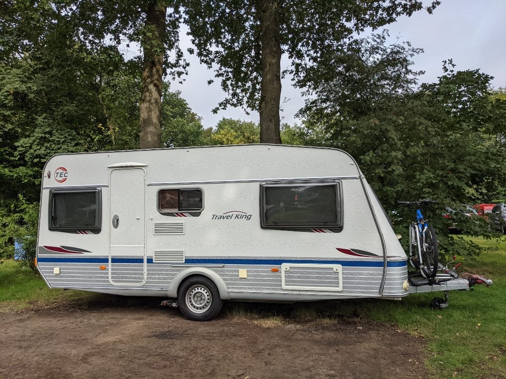TEC TravelKing 470 TE (2006) met mover, 2 lengte bedden, Caravans en Kamperen, Caravans, T.E.C., Treinzit, 2 aparte bedden, 4 tot 5 meter