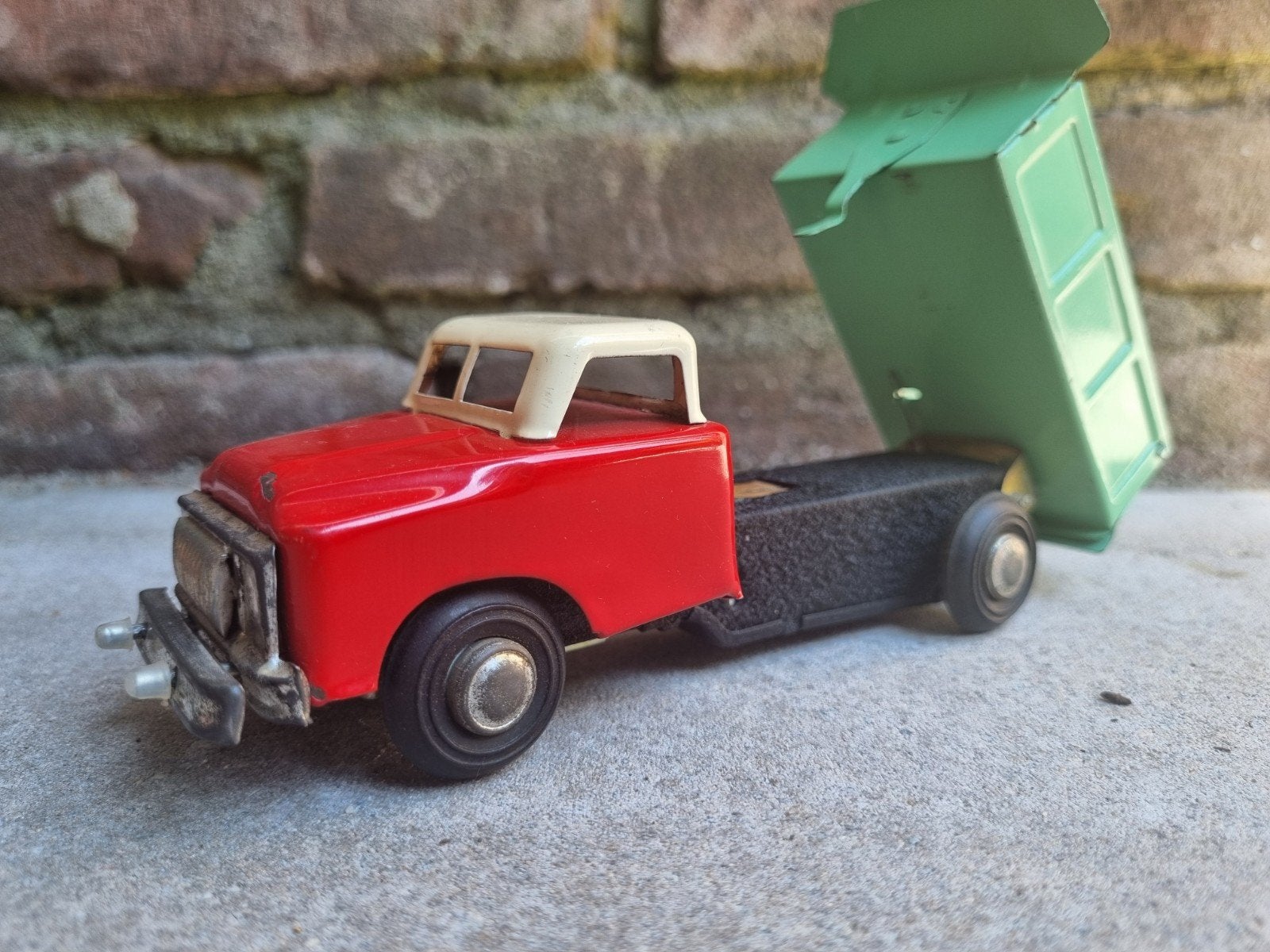 Vintage metal speelgoed kiepwagen rood/groen, Ophalen of Verzenden, Gebruikt
