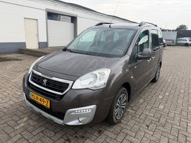Peugeot Partner Tepee 1.2 PureTech Active APK 16-4-2027 Crui, Auto's, Peugeot, Voorwielaandrijving, Gebruikt, 1199 cc, Bruin