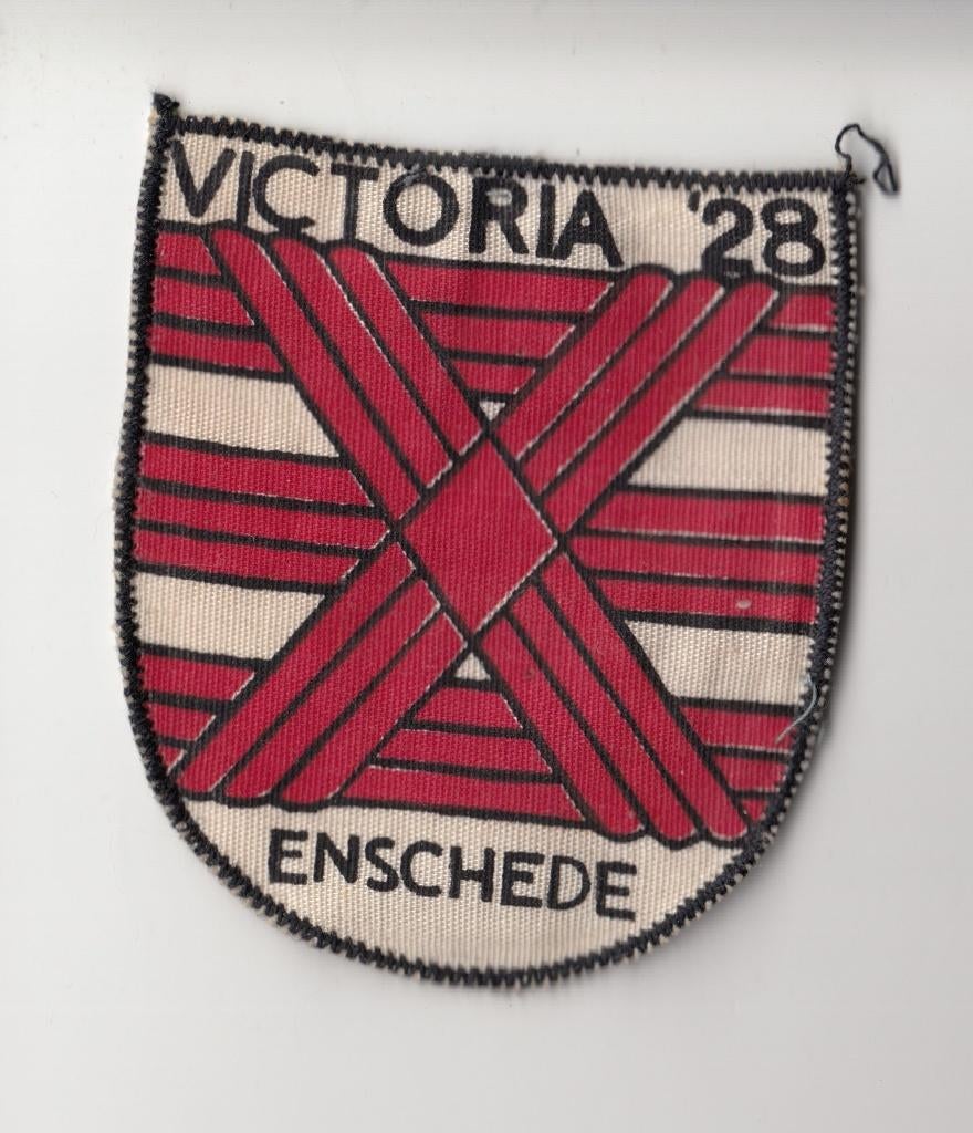 Voetbal Patch opnaai embleem Victoria '28 Enschede, Verzamelen, Speldjes, Pins en Buttons, Gebruikt, Niet vindbaar, Niet vindbaar