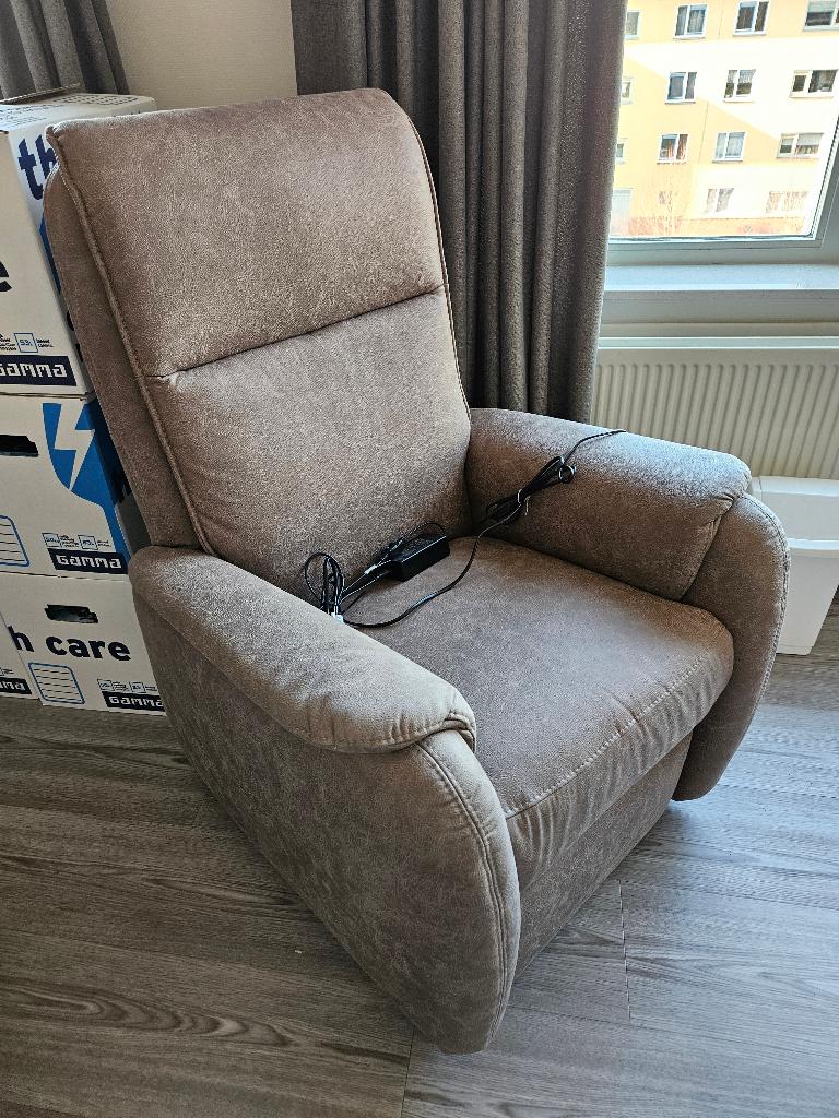 Mooie elektrische Sta-op stoel, Ophalen, Nieuw, 75 tot 100 cm, 50 tot 75 cm