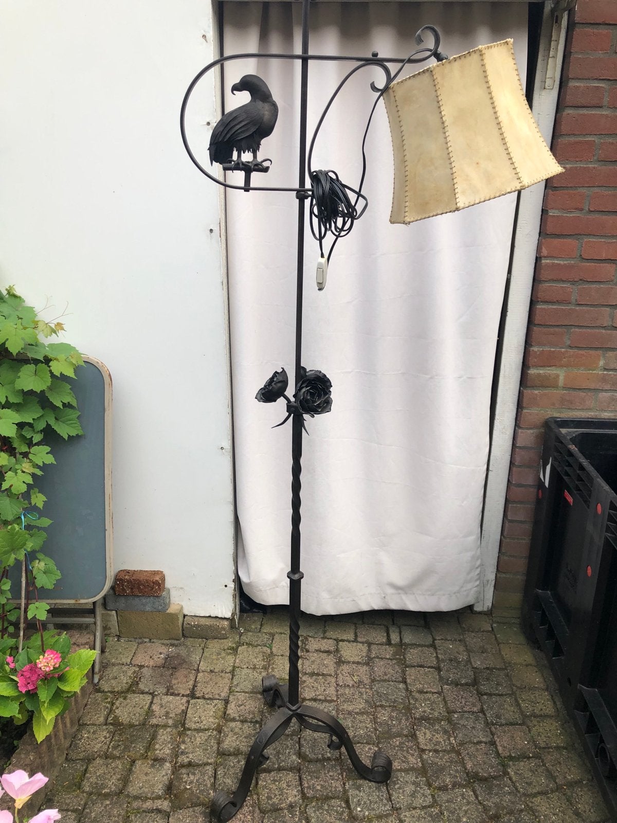 Unieke smeedijzeren vloerlamp met adelaar en rozen, Ophalen