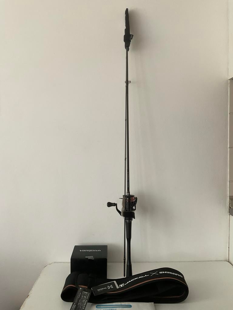 Shimano Vanquish 2500S Molen & Poison Adrena Hengel 272ML-2, Ophalen of Verzenden, Zo goed als nieuw, Complete set