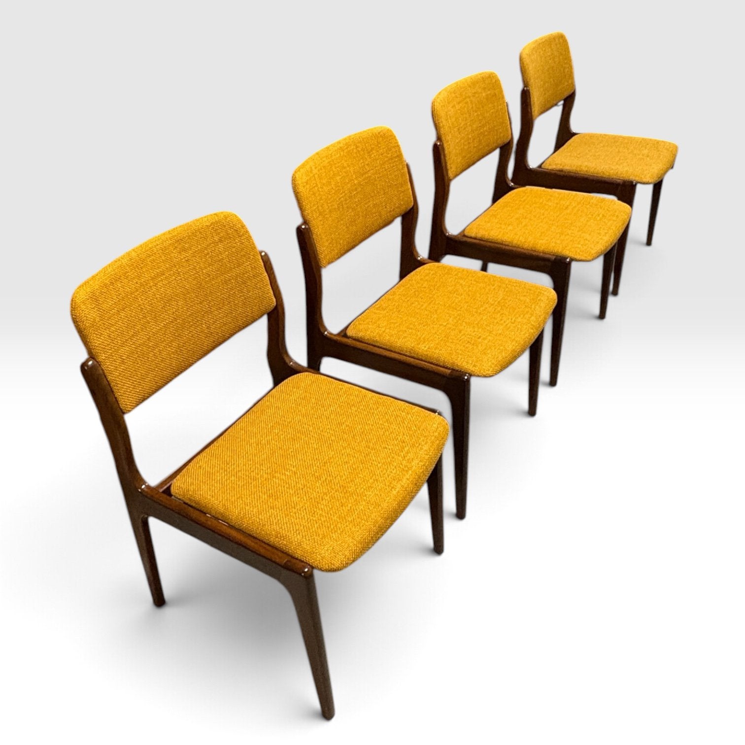 Set van 4 vintage Deense eetkamerstoelen, Huis en Inrichting, Bruin, Deens - Scandinavisch - Vintage, ?, Zo goed als nieuw