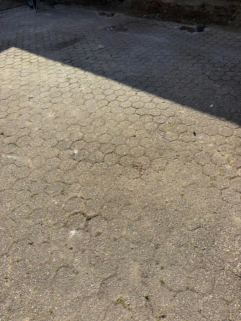 Betonklinkers honingraat, kleur rood, Tuin en Terras, Ophalen, Gebruikt, Klinkers, 10 m² of meer