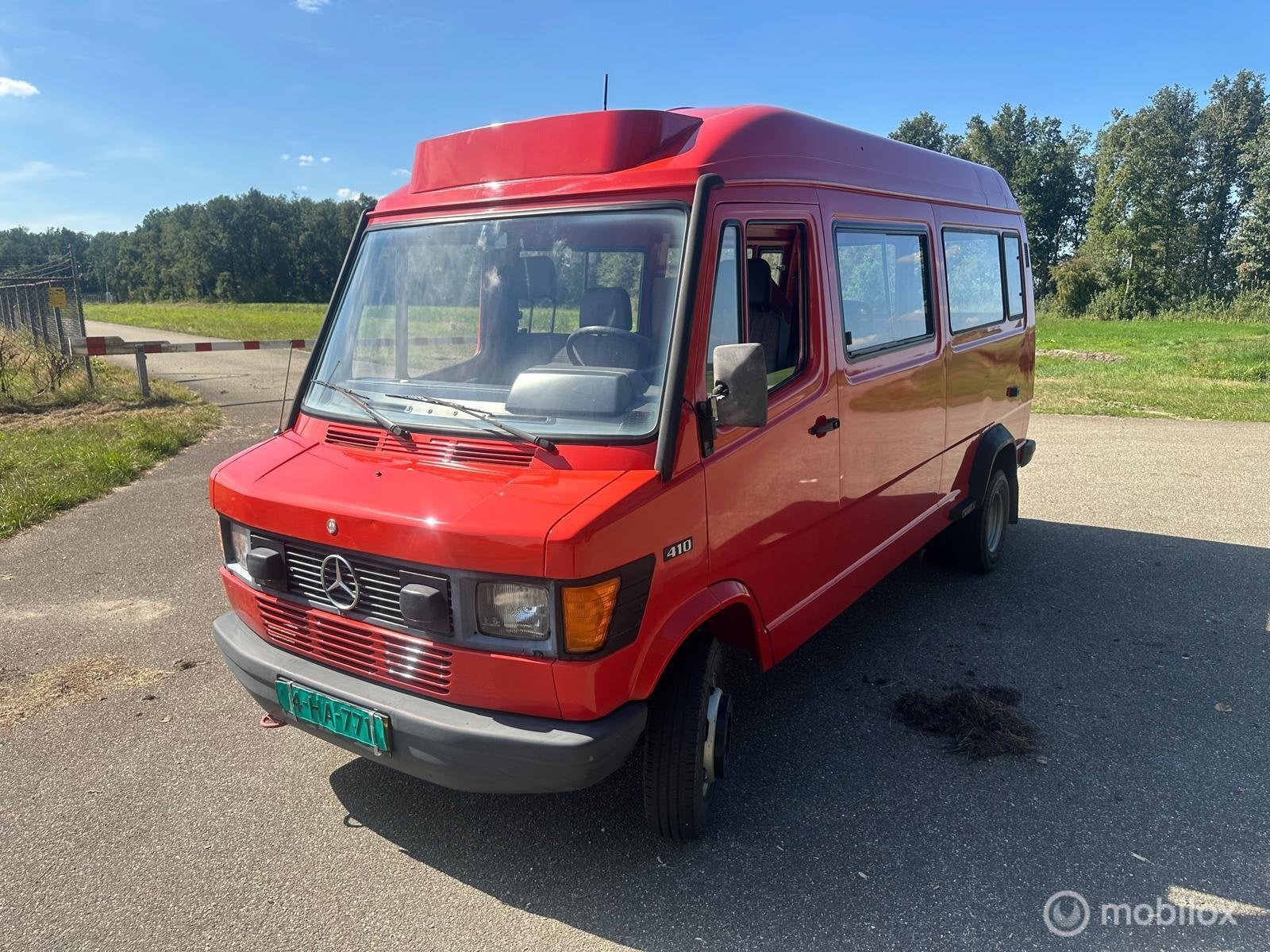 Mercedes 410 Hoog dak Benzine Camper 1994 51200 km Brandweer, Caravans en Kamperen, Campers, Mercedes-Benz, Bedrijf, Handgeschakeld
