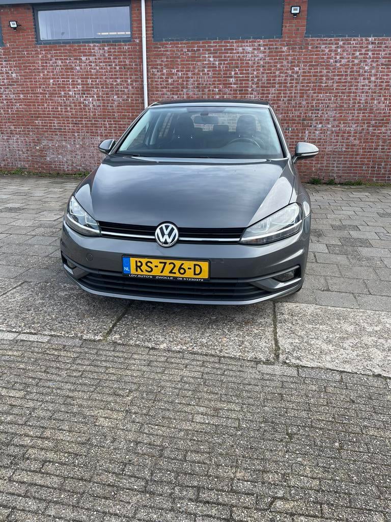 Volkswagen Golf 1.0 TSI 110pk 5D 2017 Grijs apk nieuw goede, Auto's, Bedrijf, Handgeschakeld, Golf, 3 cilinders