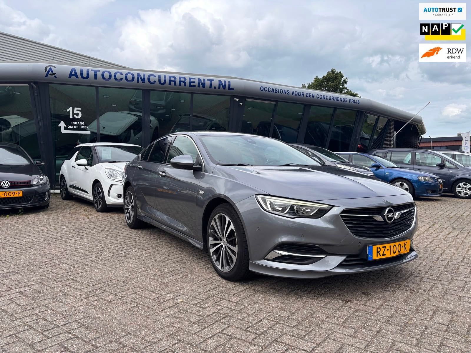 Opel Insignia Grand Sport 1.6 CDTI Business Executive, Stuur, Auto's, Gebruikt, Euro 6, 4 cilinders, Origineel Nederlands