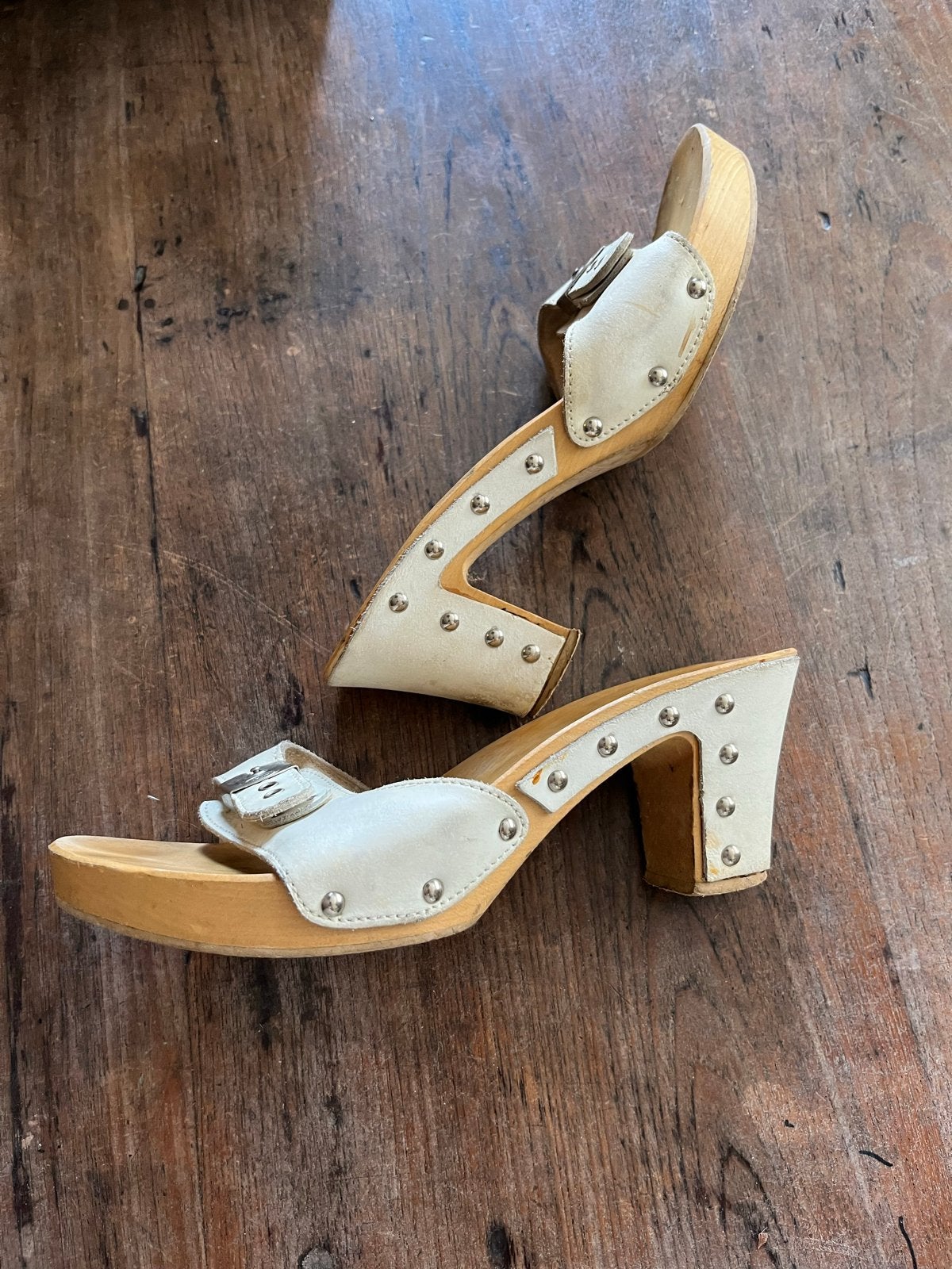 Scholl houten sandalen met gesp en studs, Wit, Gedragen, Sandalen of Muiltjes, Ophalen of Verzenden
