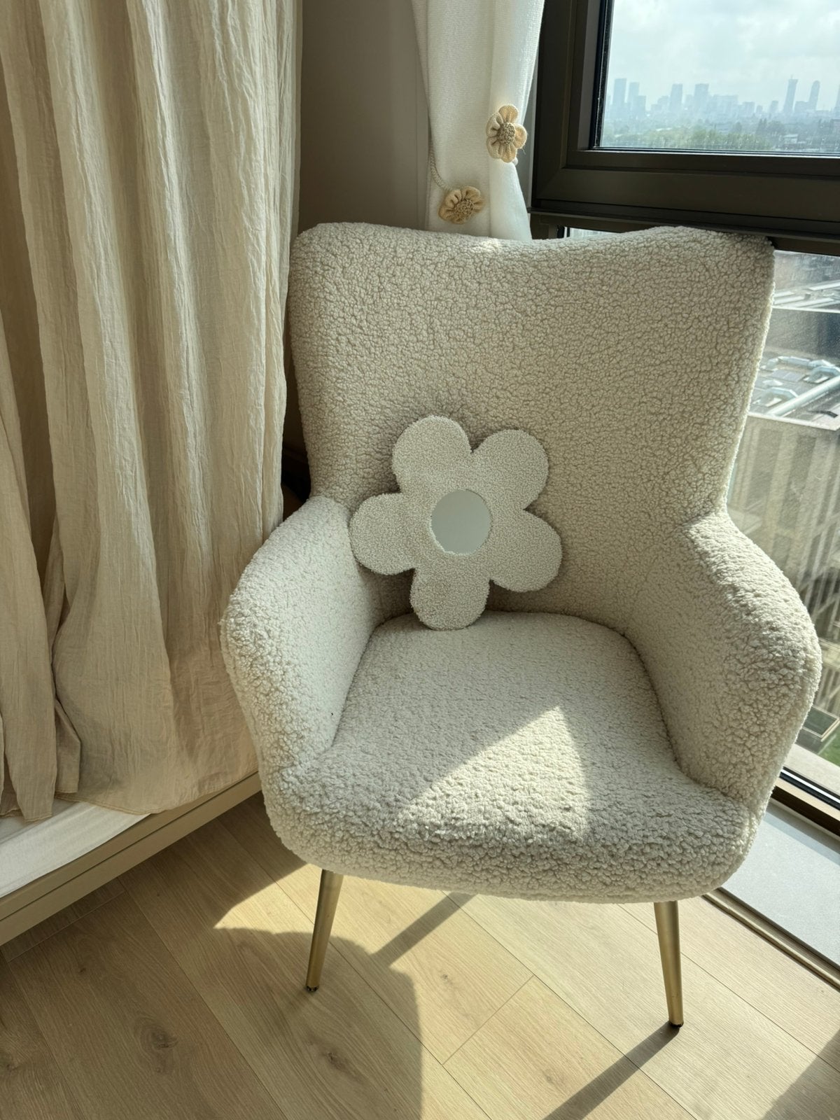 Jysk Fauteuil HUNDESTED off-white teddy/naturel eiken, Ophalen, Zo goed als nieuw, 50 tot 75 cm
