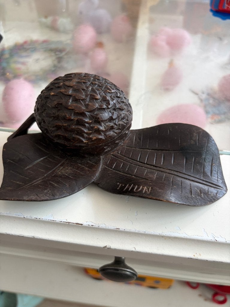 Oud houten potje zwarte woud? Noot vorm, Antiek en Kunst, Curiosa en Brocante, Ophalen of Verzenden