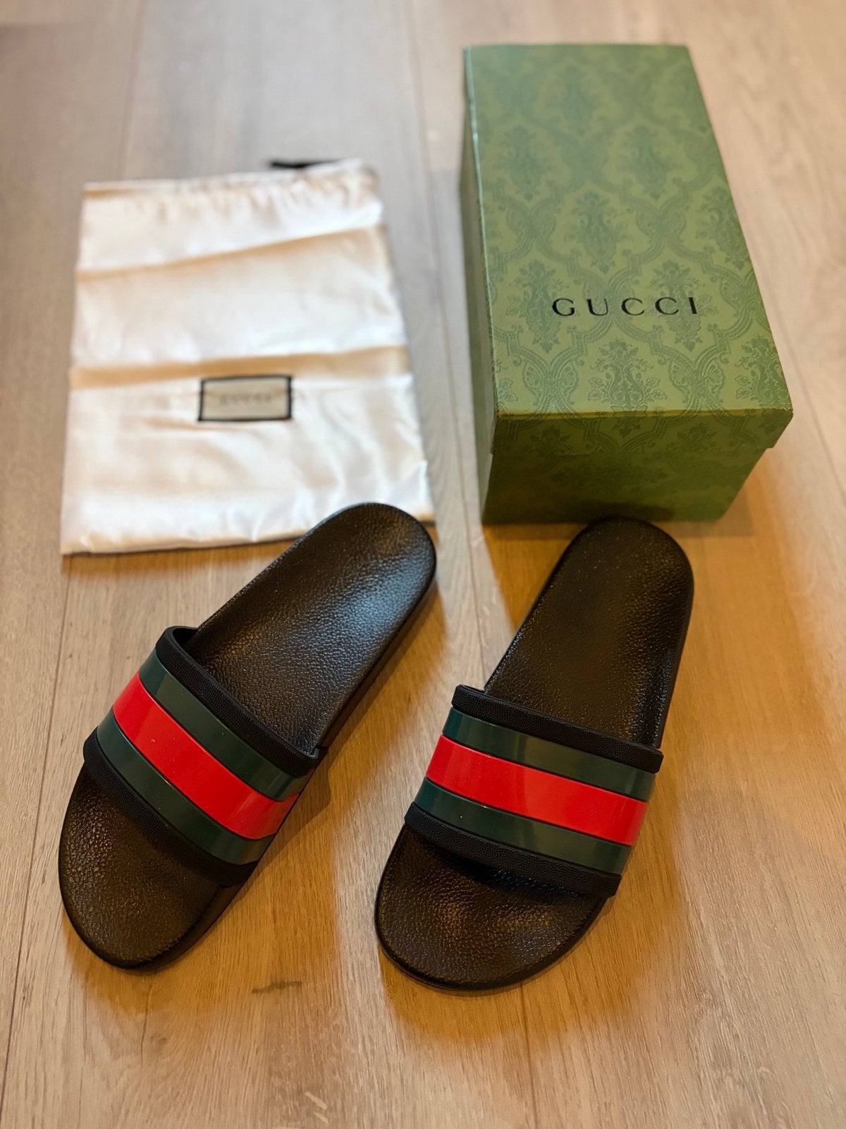 Nieuwe Gucci slippers maat 42, Ophalen of Verzenden, Nieuw, Zwart, Slippers