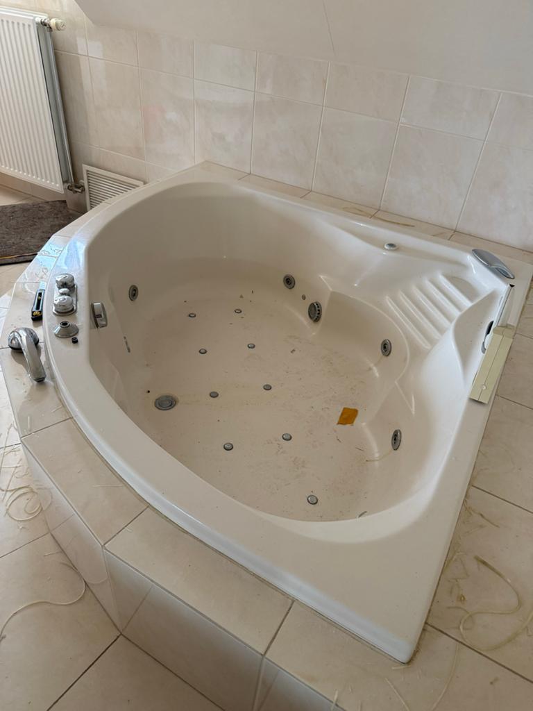 Hoekbad met bubbels - Whirlpool, Ophalen, Gebruikt, Bad