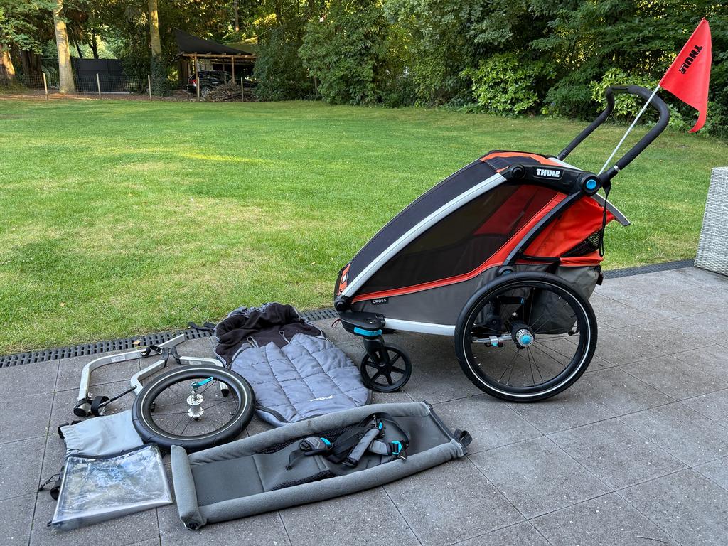 Thule Chariot Cross fietskar + veel accessoires, Fietsen en Brommers, Fietsaccessoires | Aanhangers en Karren, Ophalen, Opvouwbaar