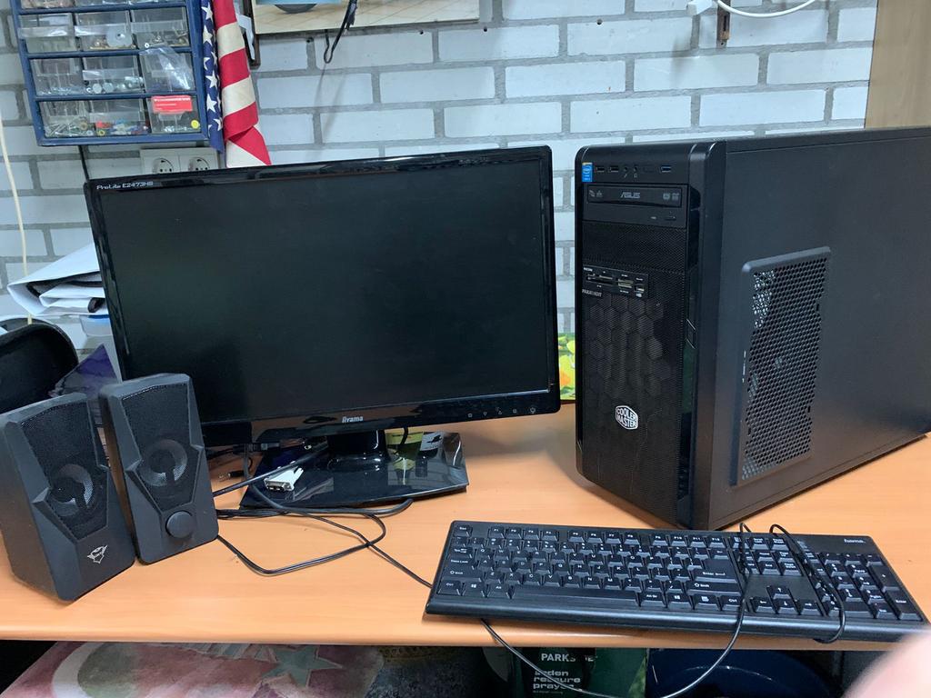Complete PC Setup: Desktop, Monitor, Toetsenbord, Speakers, Ophalen, Gebruikt, Met monitor, Onbekend