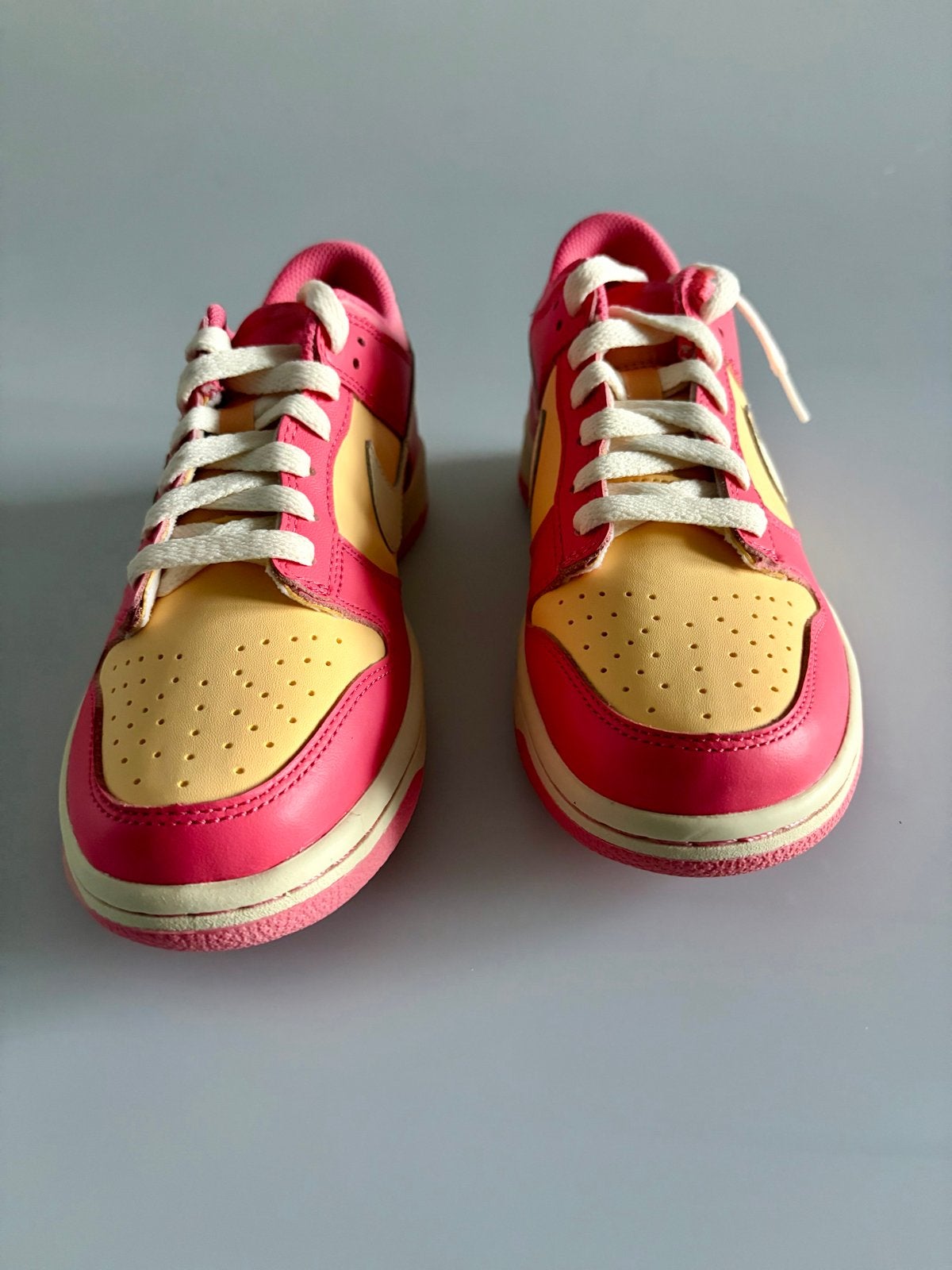 Nike Dunk Low (GS) Celestial Gold/Coconut Milk - Maat 38, Kleding | Dames, Overige kleuren, Nieuw, Ophalen of Verzenden, Sneakers of Gympen