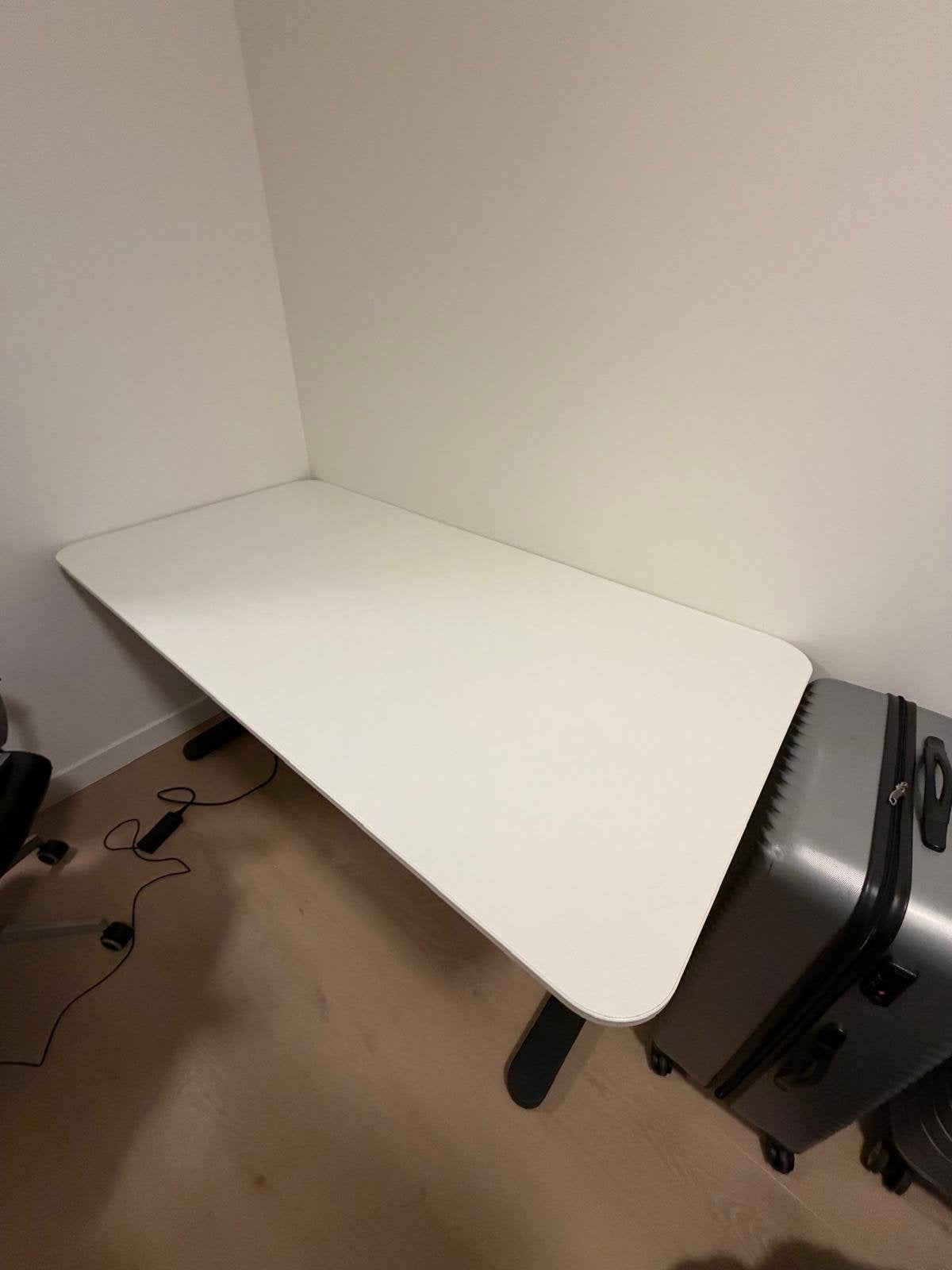 Ikea bureau, Ophalen, Zo goed als nieuw
