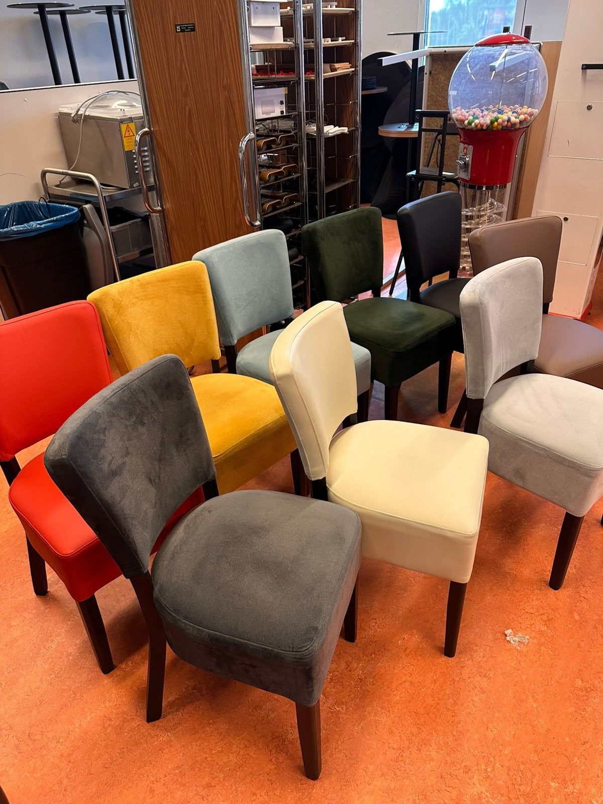 30 stoelen fluweel  eetkamer, Ophalen, Overige kleuren, Zo goed als nieuw, Stof