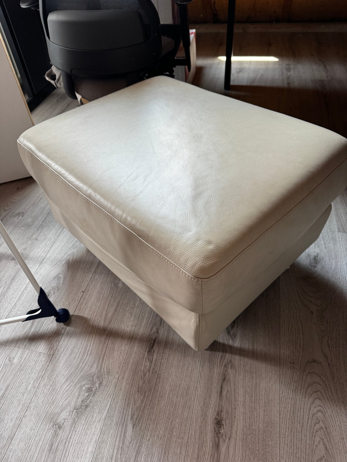 Leather Pouf / Footstool, Ophalen, Gebruikt, 125 cm of meer, Vierkant