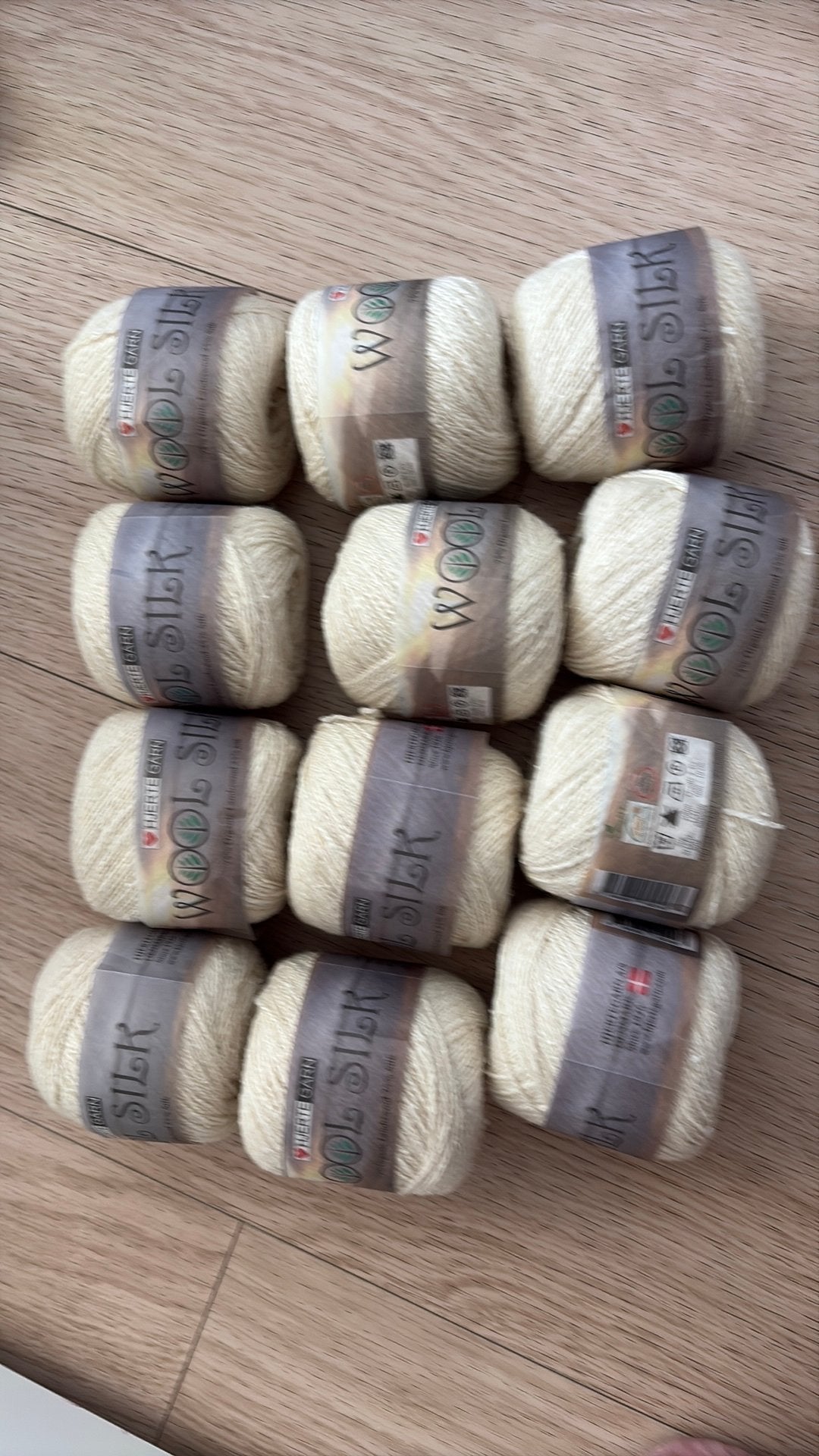 16 bolletjes breigaren van Hjerte Garn uit Denemarken, Ophalen of Verzenden, Nieuw, Breien of Haken, Wol of Garen