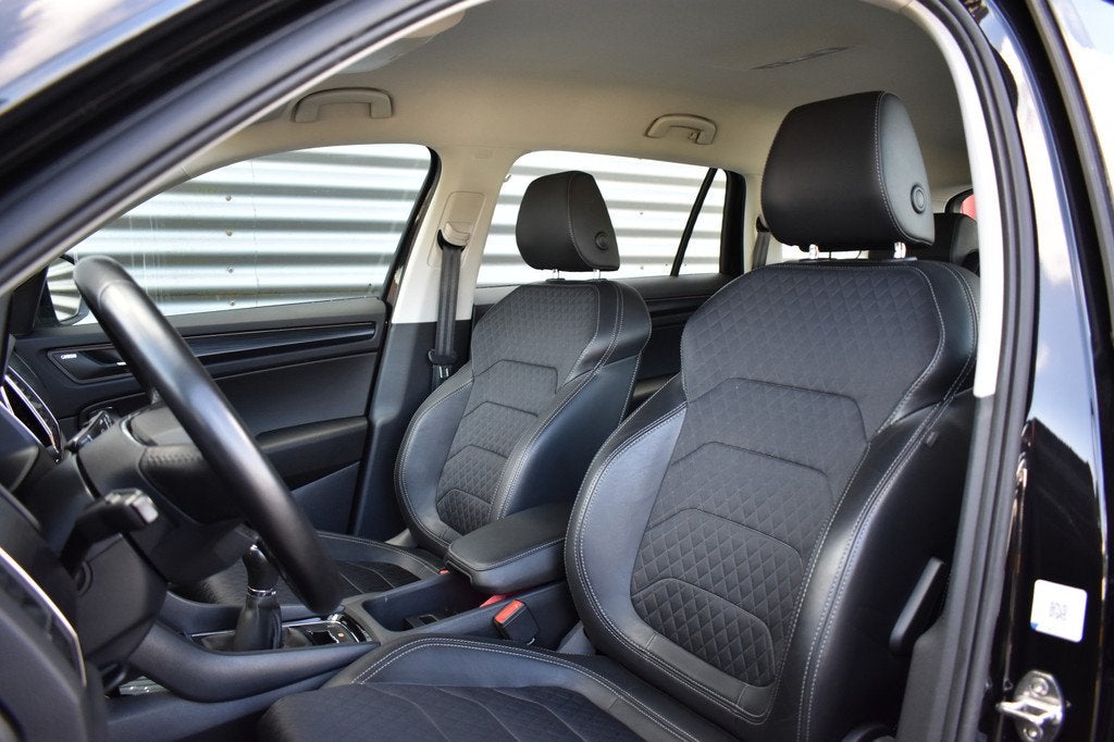Skoda Kodiaq 1.5 TSI Business Edition LED | Carplay | Camera, Auto's, Skoda, Voorwielaandrijving, 4 cilinders, Leder en Stof, Zwart