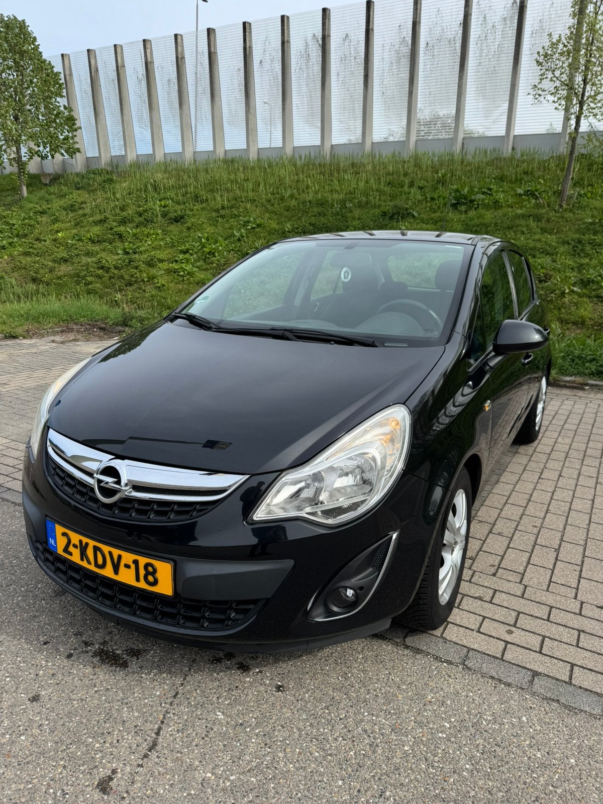 Opel Corsa 1.4 16V 5D 2013 Zwart Airco Cruise Isofix, Voorwielaandrijving, 1063 kg, 1398 cc, 4 cilinders