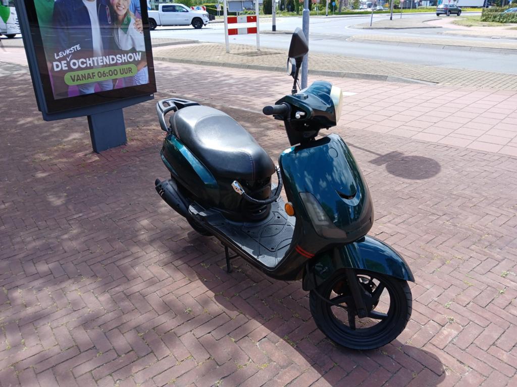 Zeer nette sym fiddle 2, Fietsen en Brommers, Ophalen, Zo goed als nieuw, Benzine, Fiddle