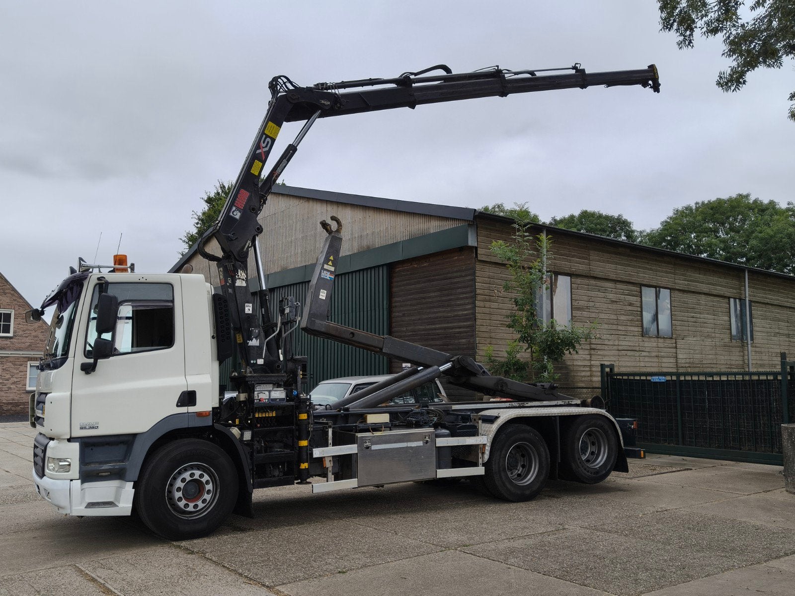 Daf cf 85 360pk bj 2011 nw apk haakarm hiab kraan, Automaat, Euro 5, Wit, Bedrijf