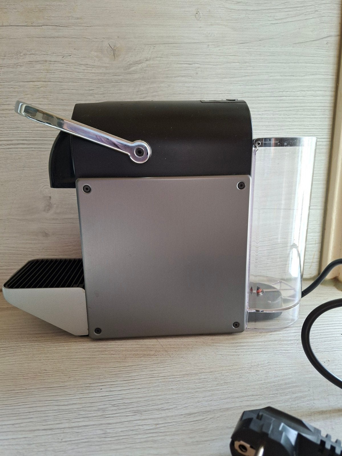 Nespresso Pixie - Compacte en snelle koffiemachine, Gebruikt, Espresso apparaat, Ophalen of Verzenden, 1 kopje