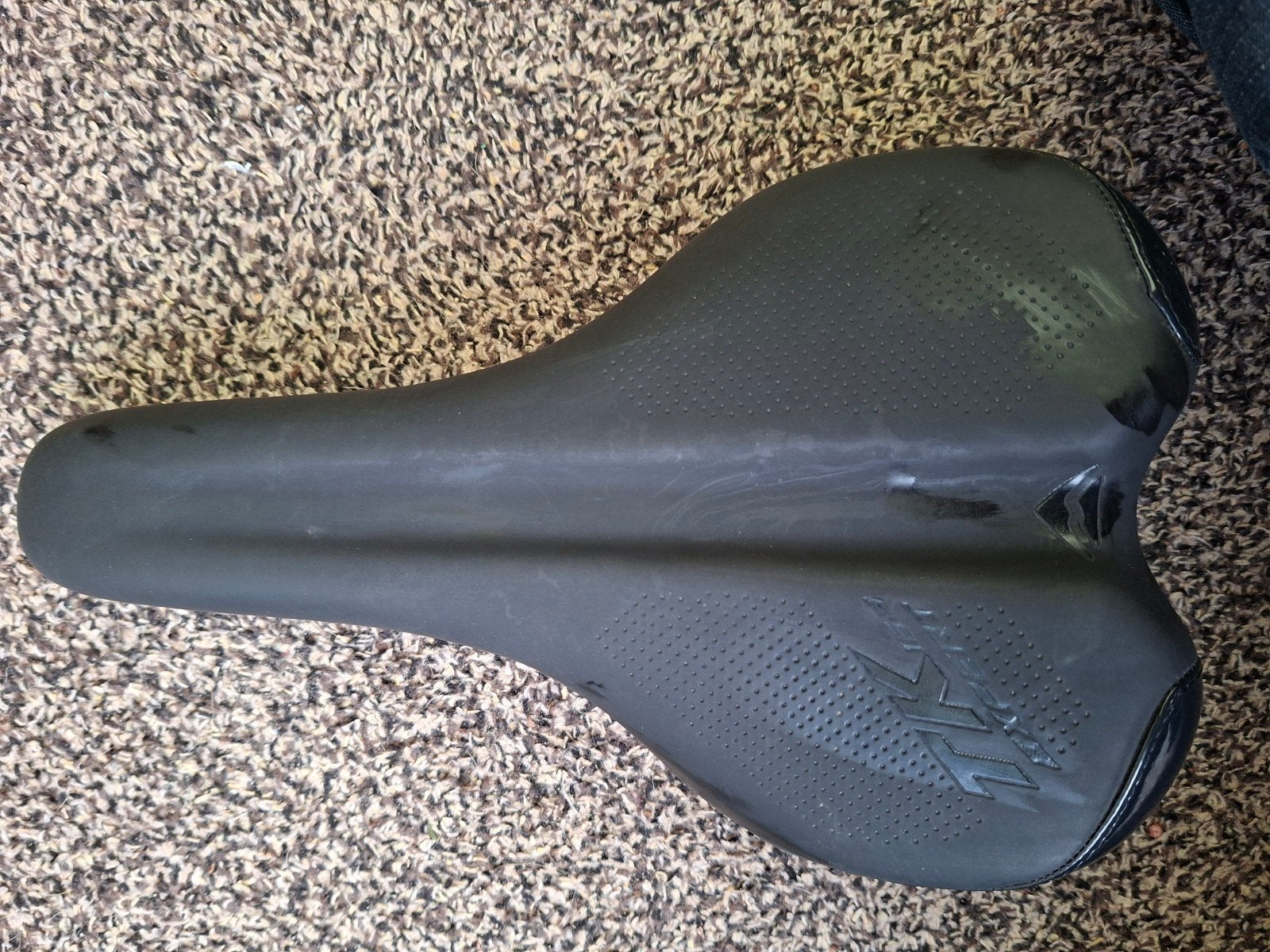 Zwart fietszadel met zadelpenklem, Gebruikt, Onbekend, Mountainbike, Kunststof