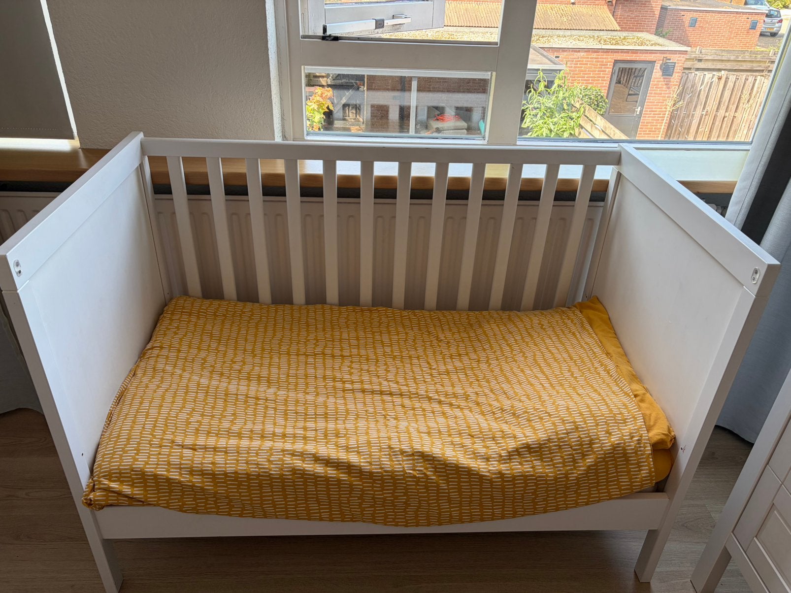 Babybed ikea Sundvik (verstelbaar), Kinderen en Baby's, Babywiegjes en Ledikanten, Ophalen, Gebruikt, Ledikant
