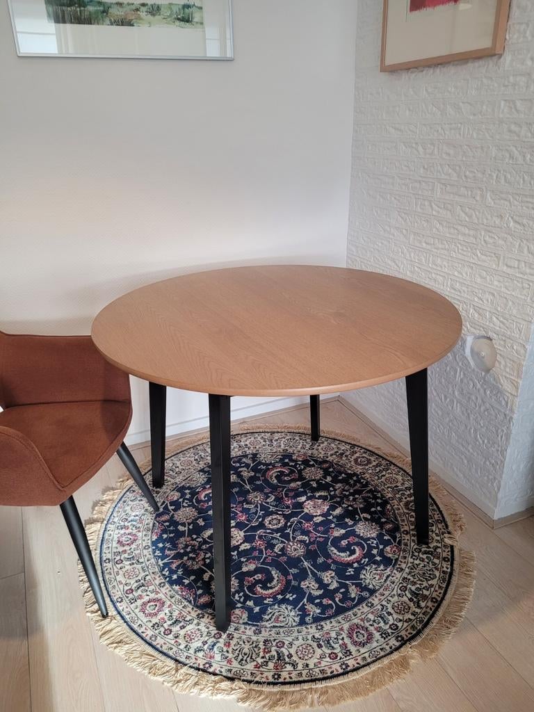 Jysk Jegind ronde eettafel - 105 cm, Huis en Inrichting, Tafels | Eettafels, Rond, Zo goed als nieuw, Drie personen, Ophalen