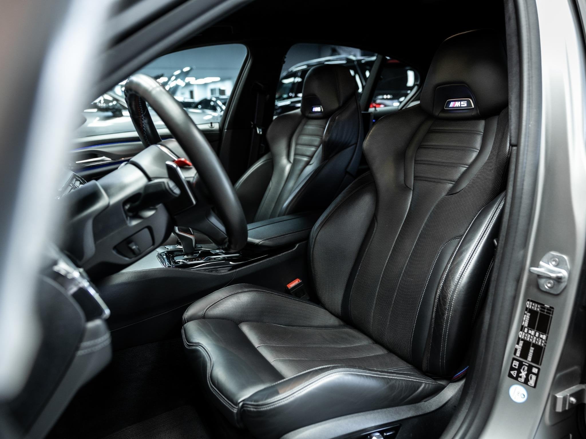 BMW M5 M5 Vol uitgevoerde NL geleverde M5 frozen grey, Automaat, Gebruikt, 2000 kg, Bedrijf