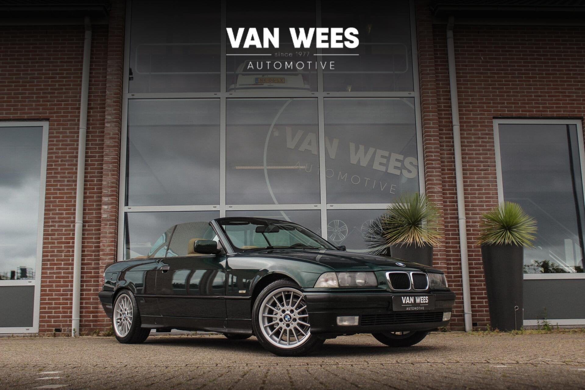 BMW 3-serie Cabrio 320i E36 Executive | NL auto | M sport-on, Achterwielaandrijving, Gebruikt, Beige, 4 stoelen