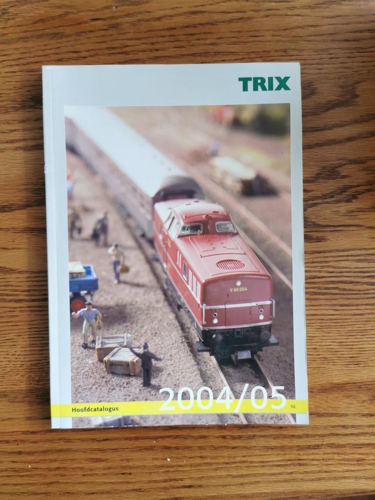 Trix Hoofdcatalogus 2004/05, Gelijkstroom, Trix, Analoog, Zo goed als nieuw