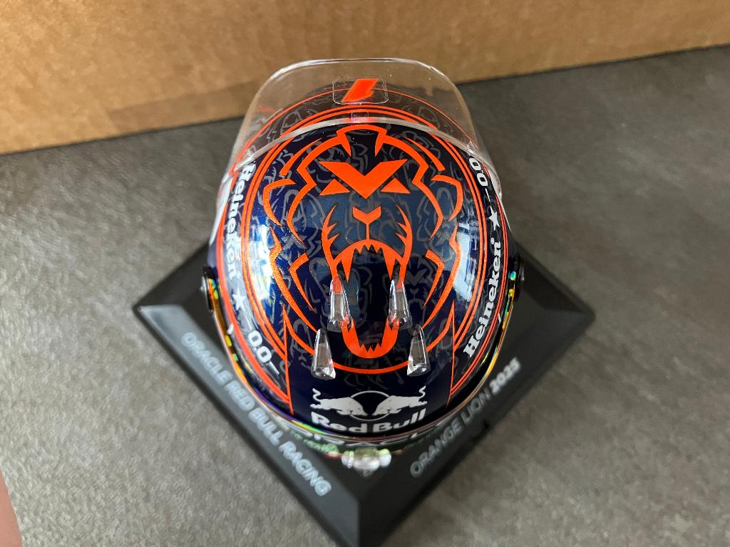 ✅ Max Verstappen 1:4 helm 2025 Orange Lion Red Bull RB21, Verzamelen, Automerken, Motoren en Formule 1, Ophalen of Verzenden, Nieuw