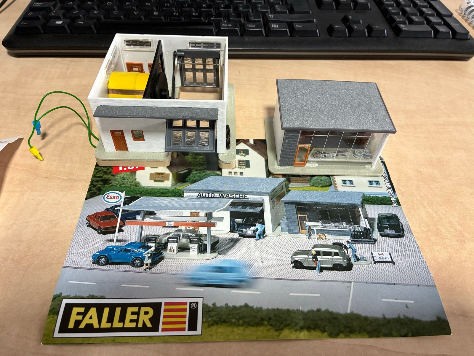 Faller B-296 B-216 AMS Esso Tankstation en Auto Wasstraat, Ophalen of Verzenden, Zo goed als nieuw, Elektrisch, Overige merken