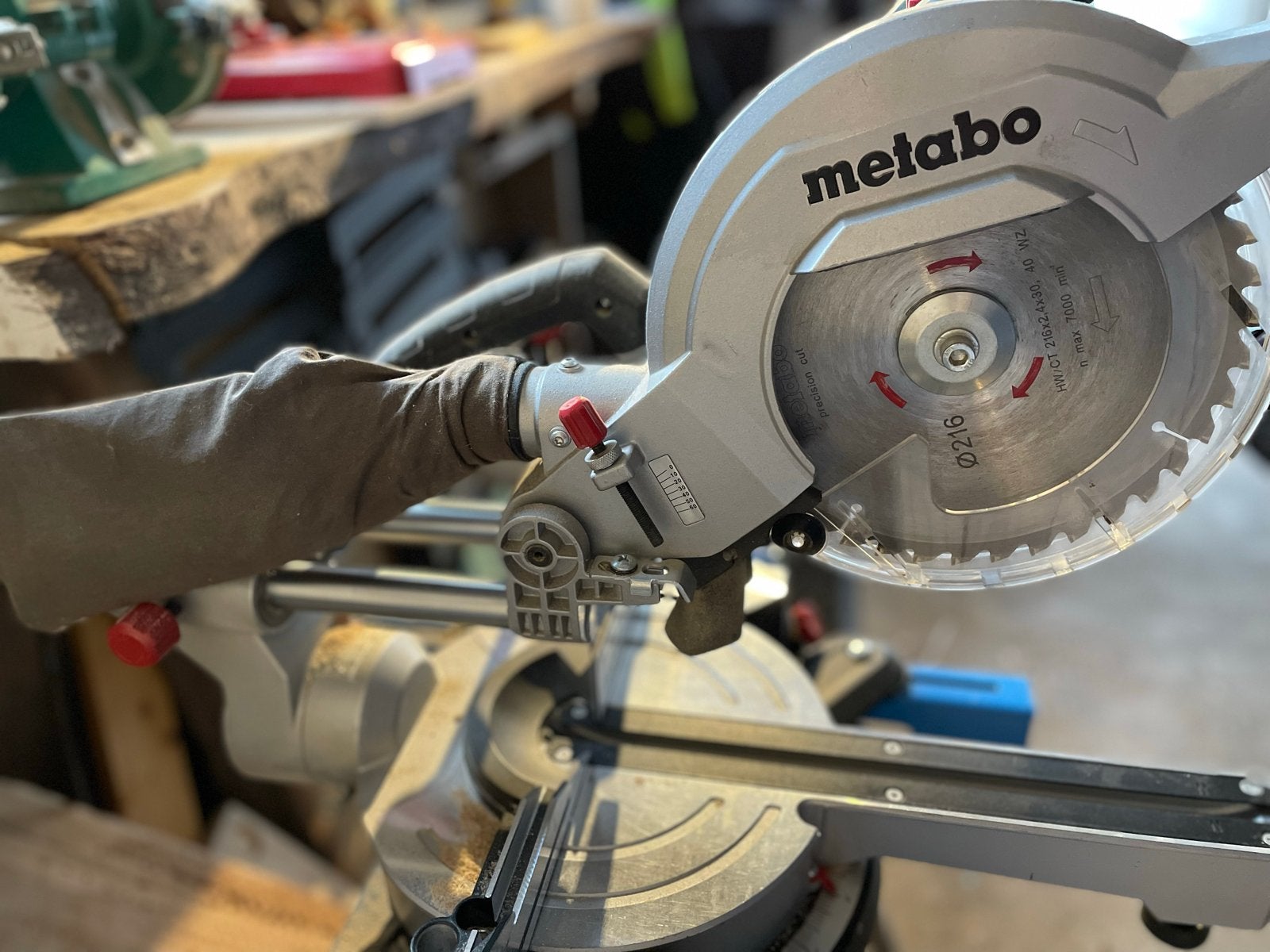 Metabo afkortzaag met stellage - Krachtig en compleet, Doe-het-zelf en Verbouw, Gereedschap | Zaagmachines, Gebruikt, Afkortzaag