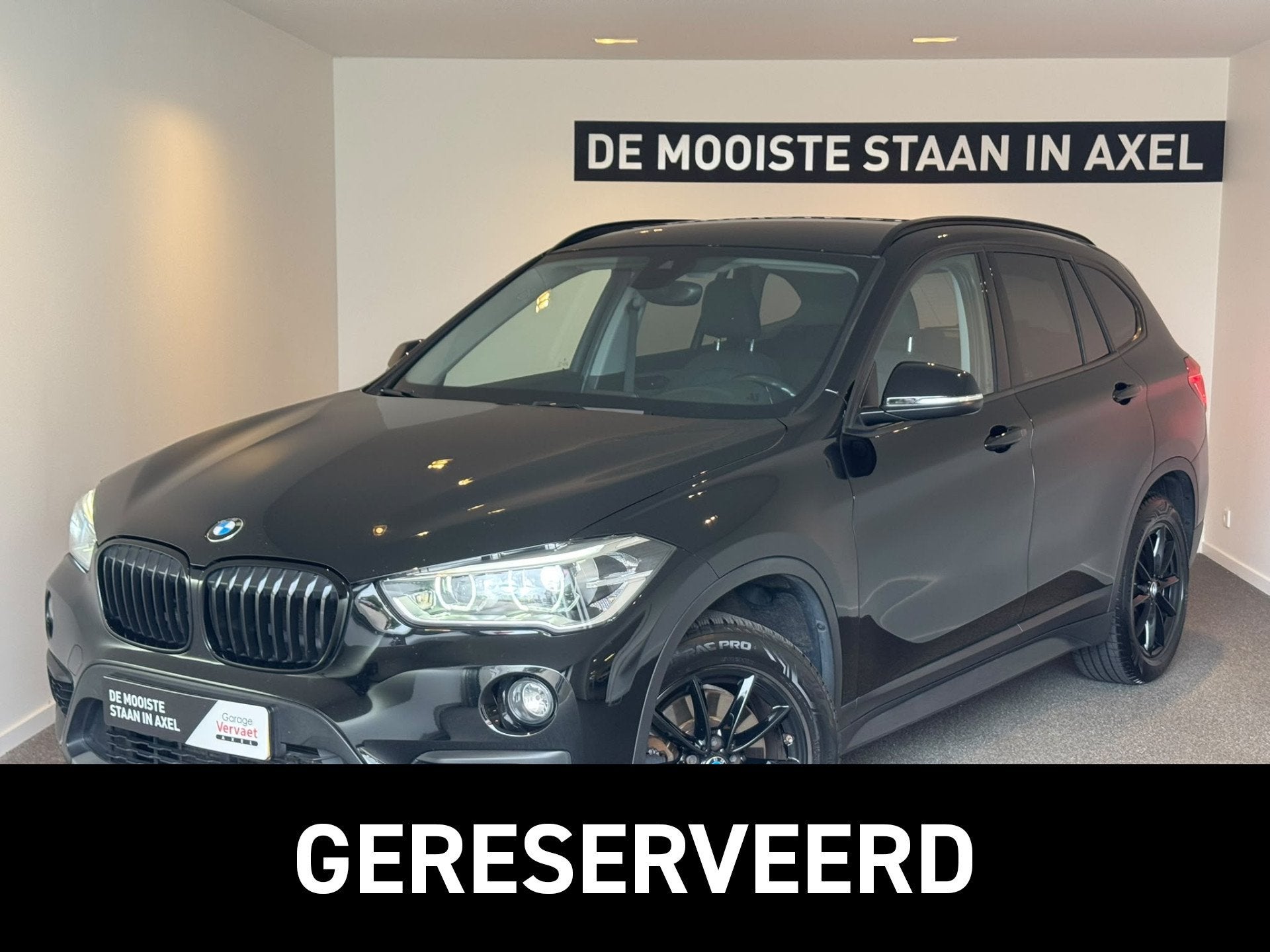 BMW X1 sDrive20i Executive (bj 2019, automaat), Auto's, BMW, 1998 cc, Stof, Zwart, Automatische klimaatregeling